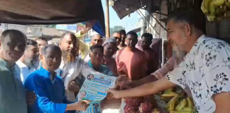 লৌহজংয়ে সালাম আজাদের গণসংযোগ ও ৩১ দফার লিফলেট বিতরণ