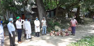 লৌহজংয়ে লক ডাউন করা বাড়ীতে কনকসার ইউনিয়ন পরিষদের উদ্যোগে ত্রান সামগ্রী বিতরণ