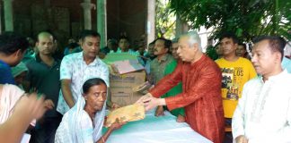 প্রতিবারের ন্যায় শারদীয় দুর্গাপূজা উপলক্ষে লৌহজং ও টঙ্গিবাড়িতে ৩শ নারীকে জামদানি শাড়ি উপহার দিলেন অ্যাটর্নি জেনারেল