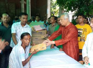 প্রতিবারের ন্যায় শারদীয় দুর্গাপূজা উপলক্ষে লৌহজং ও টঙ্গিবাড়িতে ৩শ নারীকে জামদানি শাড়ি উপহার দিলেন অ্যাটর্নি জেনারেল