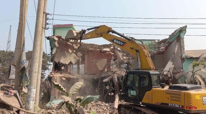 মুন্সীগঞ্জে অবৈধ স্থাপনা উচ্ছেদ: ৩৫ কোটি টাকা মূল্যের জমি উদ্ধার