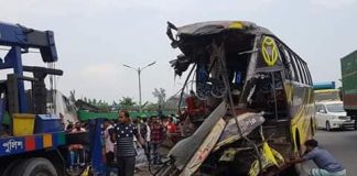 গজারিয়ায় দুই বাসের মুখোমুখি সংঘর্ষে আহত ৫০