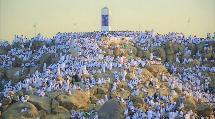 আজ পবিত্র হজ, আরাফাত ময়দানে মুখর লাব্বাইক ধ্বনি