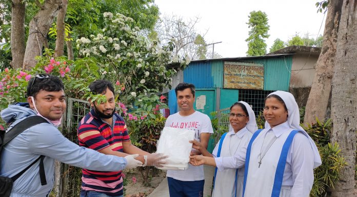 সংবাদ প্রকাশের পর মাতৃসদন কেন্দ্র পিপিই দিলেন আলহাজ্বশেখ মো.জাকির হোসেন