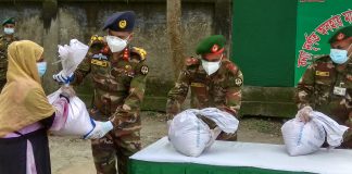 লৌহজংয়ে ৬১টি বন্যার্ত পরিবারের মাঝে সেনাবাহিনীর ত্রাণ বিতরণ