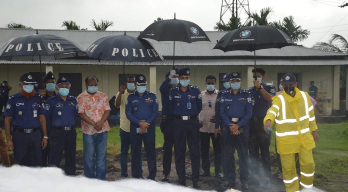 মুন্সীগঞ্জে প্রায় ২১৫ কোটি টাকার কারেন্ট জাল জব্দ করলো নৌ পুলিশ