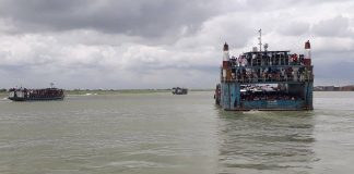শিমুলিয়া-কাঁঠালবাড়ি নৌরুটে প্রবল স্রোত ও নাব্যতা সঙ্কটে ফেরী চলাচল ব্যাহত;শিমুলিয়া ঘাটে ৫ শতাধিক যানবাহন পারাপারের অপেক্ষায়