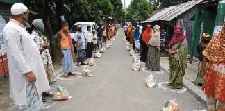সিরাজদিখানে ব্যাক্তিগত উদ্যোগে খাদ্য সমগ্রী বিতরণ