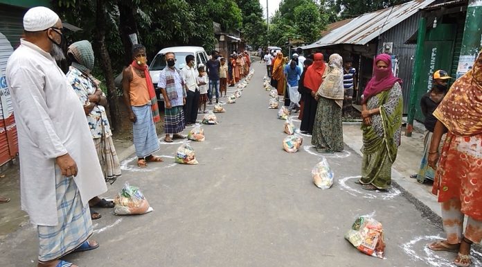 সিরাজদিখানে ব্যাক্তিগত উদ্যোগে খাদ্য সমগ্রী বিতরণ