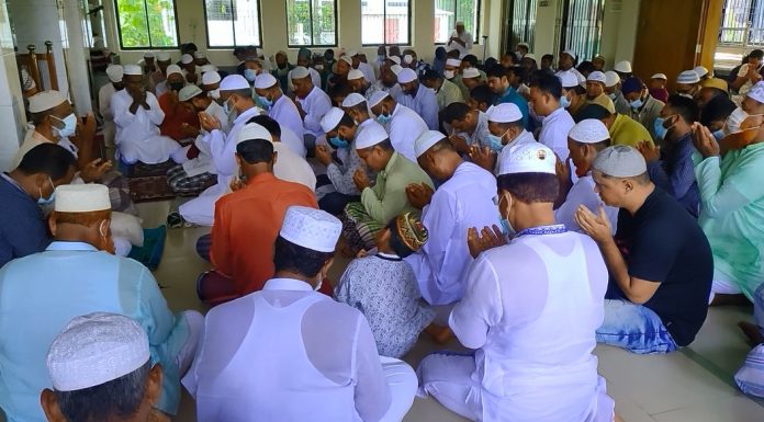 সিরাজদিখানে সম্রাট ইকবাল হোসেনের ১ম শাহাদাৎ বার্ষীকিতে দোয়া মাহফিল ও ত্রান বিতরণ
