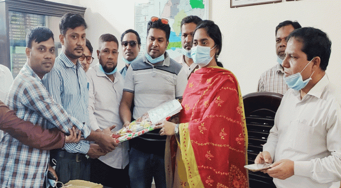 টঙ্গীবাড়ীতে সাংবাদিকদের সাথে নবনিযুক্ত নির্বাহী কর্মকর্তার মতবিনিময় সভা