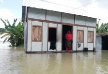 মুন্সীগঞ্জে বন্যার পানিতে মানবেতর জীবন কাটাচ্ছেন হাজারো পরিবার