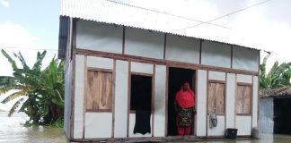 মুন্সীগঞ্জে বন্যার পানিতে মানবেতর জীবন কাটাচ্ছেন হাজারো পরিবার