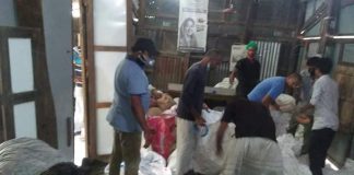 লৌহজংয়ে রাতের আঁধারে দুইশ দুস্থকে ত্রাণ পৌঁছে দিল কনকসার দিশারী সংঘ