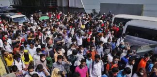 ঈদের ছুটি শেষে ঢাকায় ফেরার প্রবেশপথ শিমুলিয়া-কাঁঠালবাড়ী ঘাটে মানুষের প্রচন্ড চাপ-দুর্ভোগ