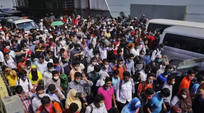 ঈদের ছুটি শেষে ঢাকায় ফেরার প্রবেশপথ শিমুলিয়া-কাঁঠালবাড়ী ঘাটে মানুষের প্রচন্ড চাপ-দুর্ভোগ