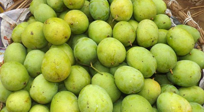 অনলাইনে বেড়েছে আম কেনাবেচা