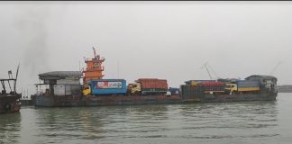 শিমুলিয়া-বাংলাবাজার ফেরি ৩ ঘণ্টা পর চলাচল স্বাভাবিক