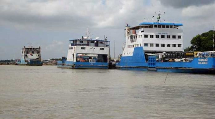 শিমুলিয়া-কাঁঠালবাড়ী রুটে ১০ ঘণ্টা পর ফেরি চলাচল শুরু