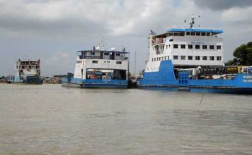 শিমুলিয়া-কাঁঠালবাড়ী নৌরুটে নবম দিনের মত ফেরি চলাচল বন্ধ
