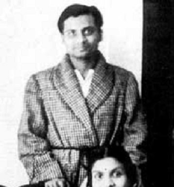 ‘মানিকবাবু নাকি আপনার প্রেমে পড়েছিলেন?’