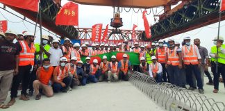 পদ্মা সেতুতে বসল শেষ স্ল্যাব, পূর্ণ রূপ পেল সড়কপথ
