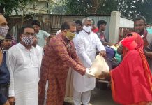 কনকসার ইউনিয়নের বিত্তবানরা এগিয়ে এসছেন