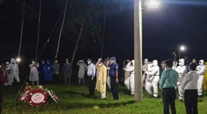 চির নিদ্রায় শায়িত হলেন কামাল লোহানী; জানাজা শেষে রাষ্ট্রীয় মর্যাদায় দাফন সম্পন্ন