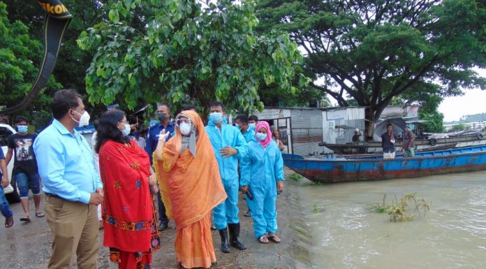 লৌহজং এ বন্যা পরিস্থিতি, নদী ভাঙ্গন পরিদর্শন এবং ত্রাণসামগ্রী বিতরণ করেন স্থানীয় সংসদ সদস্য সাগুফতা ইয়াসমিন এমিলি