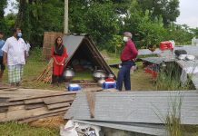 সিংহের হাটি ও নাগেরহাট গ্রামের বন্যাকবলিত ব্যক্তিদের আশ্রয়ের অবস্থা সরেজমিনে পরিদর্শন করেন বিকালে কনকসার ইউপি চেয়ারমান-রাতে উপজেলা প্রশাসন