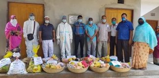 লৌহজংয়ে করোনা আক্রান্তদের বাড়িতে ‘উপহার’ নিয়ে হাজির কনকসার ইউপি চেয়ারম্যান আজাদ
