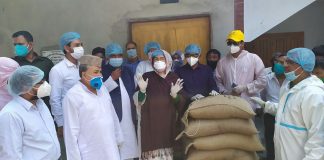 কনকসার ইউনিয়নে জাটকা আহরনে বিরত থাকায় ১২৫ জন জেলেকে এবং হতদরিদ্র ২০০টি পরিবারকে জি.আর চাল বিতরন করেন সাংসদ সাগুফতা ইয়াসমিন এমিলি