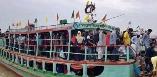 তিল ধারণের ঠাঁই নেই লঞ্চে!