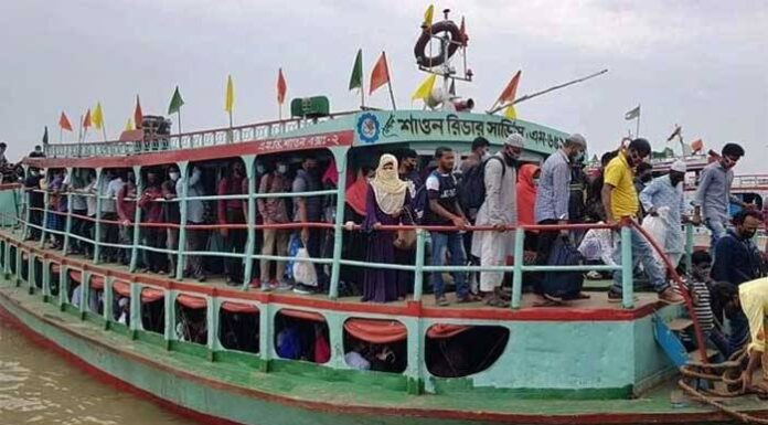 তিল ধারণের ঠাঁই নেই লঞ্চে!