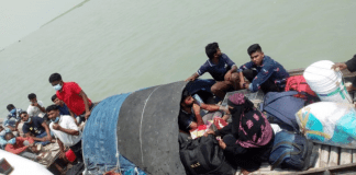 বিধিনিষেধ অমান্য করে পদ্মায় যাত্রী পারাপার; ১৮টি ট্রলার জব্দ