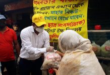 লৌহজংয়ে অসহায়দের পাশে খাদ্যসামগ্রী নিয়ে ‘মানবতার বাজার’