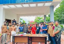 লৌহজংয়ের গোয়ালীমান্দার বেদেপল্লীতে যৌথ বাহিনীর অভিযানে বিপুল পরিমাণ মাদকসহ ১৪জন গ্রেফতার