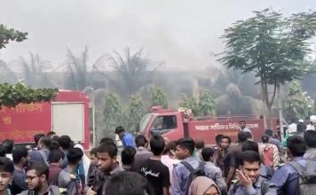 উত্তরায় প্রশিক্ষণ বিমান বিধ্বস্ত, কাজ করছে ফায়ার সার্ভিসের ৮ ইউনিট