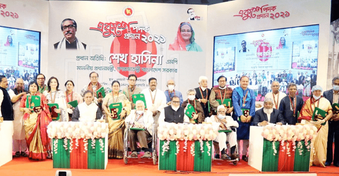 একুশে পদক পেলেন ২১ গুণীজন