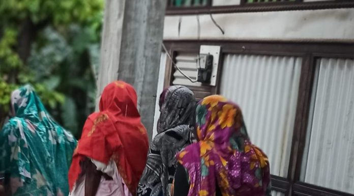 সিরাজদিখনে হতদরিদ্র বেদেদের পাশে ঐকতান যুব ফাউন্ডেশন