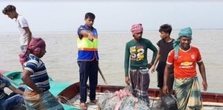 শেষ মুহূর্তে ইলিশ শিকারে জেলেরা বেপরোয়া