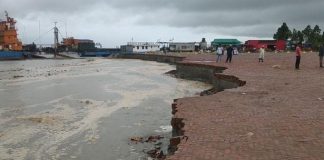 শিমুলিয়া ফেরিঘাটের চার নম্বর ঘাট পদ্মায় বিলীন