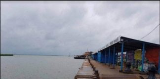 শিমুলিয়া-কাঠাঁলবাড়ী নৌরুটে ফেরি চলাচল বন্ধের আজ ৫ম দিন