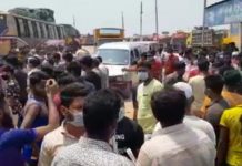 শিমুলিয়া ঘাটে বিক্ষোভের পর পার হচ্ছে যাত্রীবাহী যান