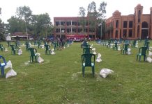 কনকসার ইউনিয়নে সাংসদ সাগুফতা ইয়াসমিন এমিলির পক্ষে সামাজিক দূরত্ব বজায় রেখে খাদ্যসামগ্রী বিতরণ