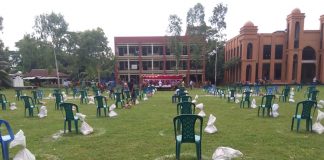কনকসার ইউনিয়নে সাংসদ সাগুফতা ইয়াসমিন এমিলির পক্ষে সামাজিক দূরত্ব বজায় রেখে খাদ্যসামগ্রী বিতরণ