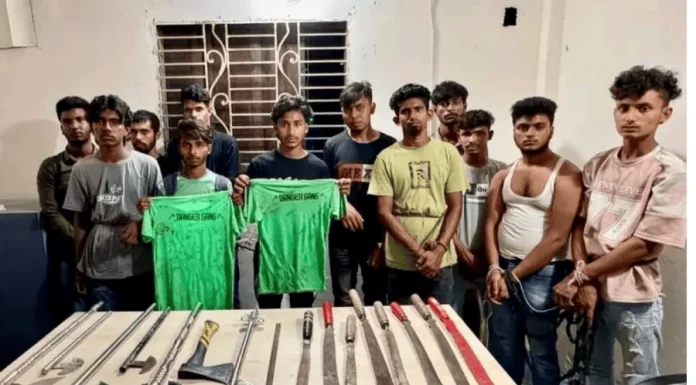 ধলেশ্বরী নদীতে অশ্লীল নৃত্য ও অস্ত্র মহড়া, কিশোর গ্যাংয়ের ১৬ সদস্যকে আটক
