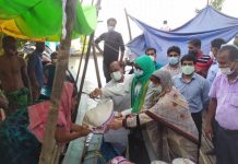 শ্রীনগরে বন্যায় প্লাবিত এলাকা পরির্দশনে অতিরিক্ত সচিব রওশন আরা