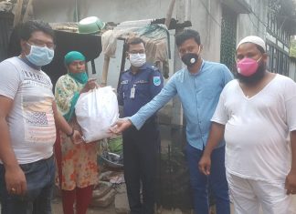 পত্রিকায় সংবাদ প্রকাশের পর খাদ্যসামগ্রী পৌঁছে দিল ওসি শাহ মোঃ আওলাদ হোসেন