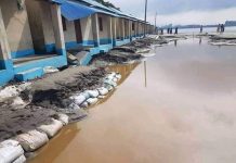 গজারিয়ায় ধসে পড়েছে মুজিববর্ষ উপলক্ষে গৃহহীনদের জন্য নির্মিত প্রধানমন্ত্রীর উপহারের ঘর